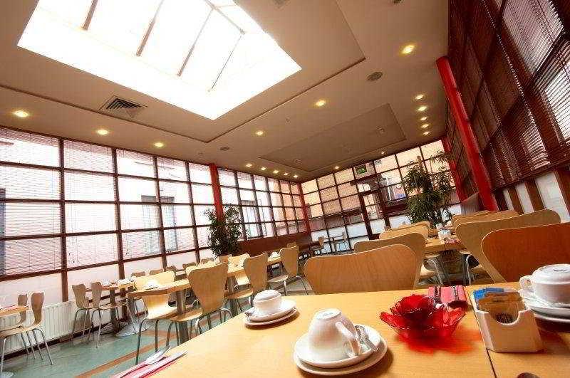 Travelodge Derry Экстерьер фото