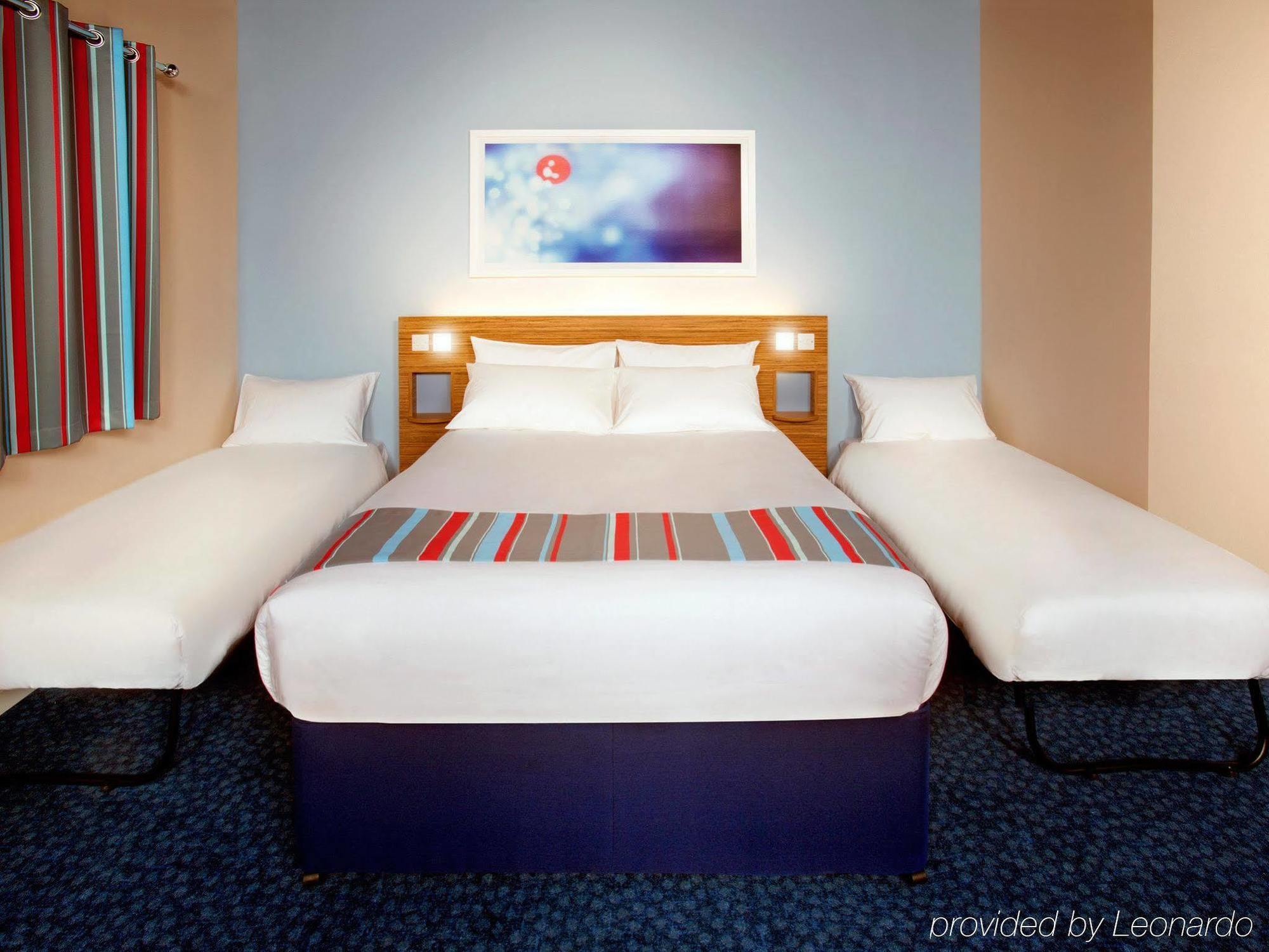 Travelodge Derry Экстерьер фото