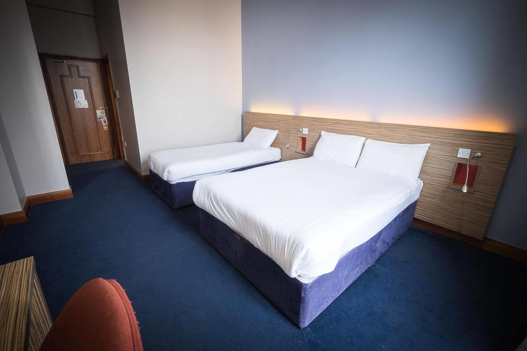 Travelodge Derry Экстерьер фото
