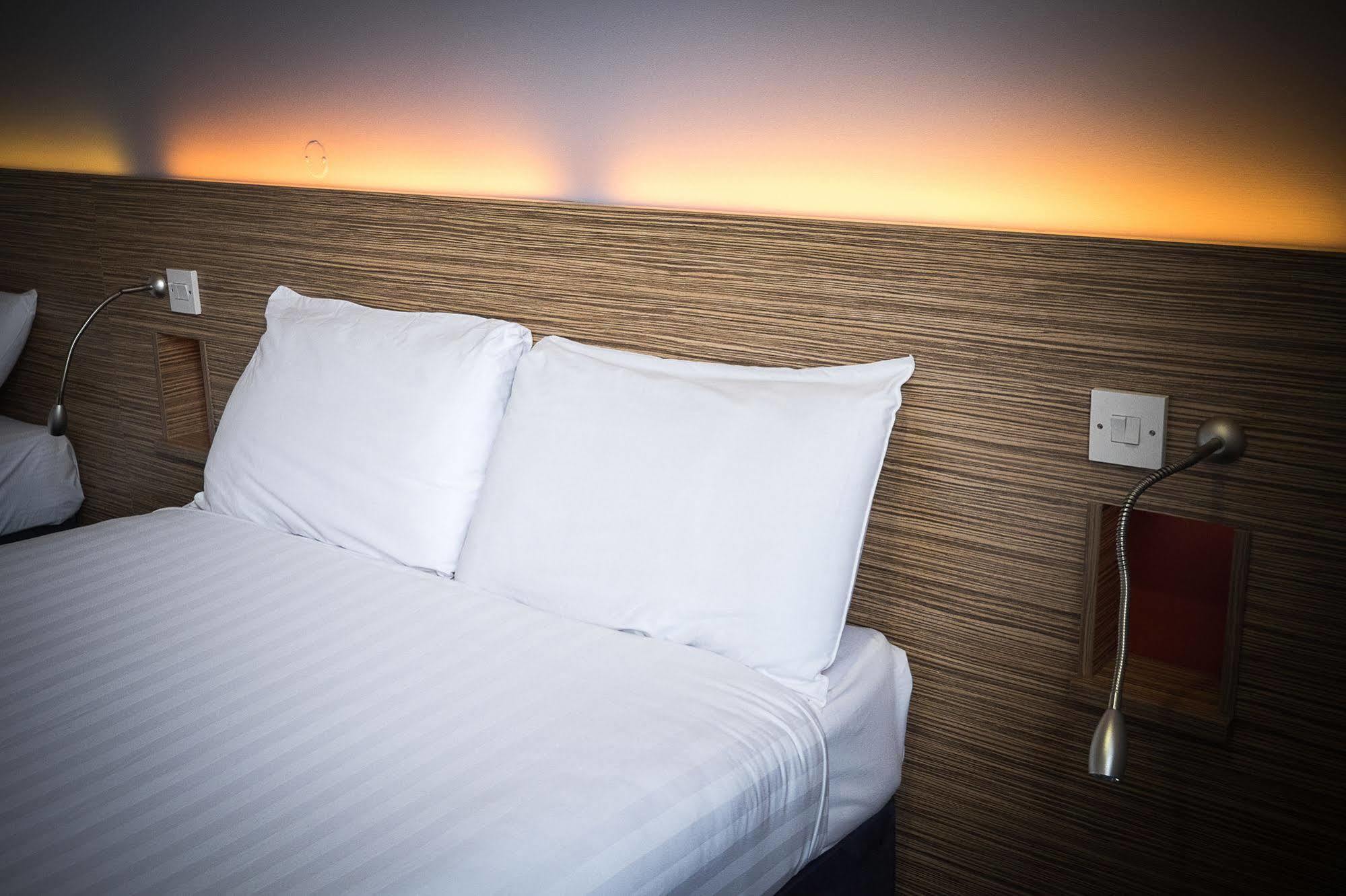 Travelodge Derry Экстерьер фото