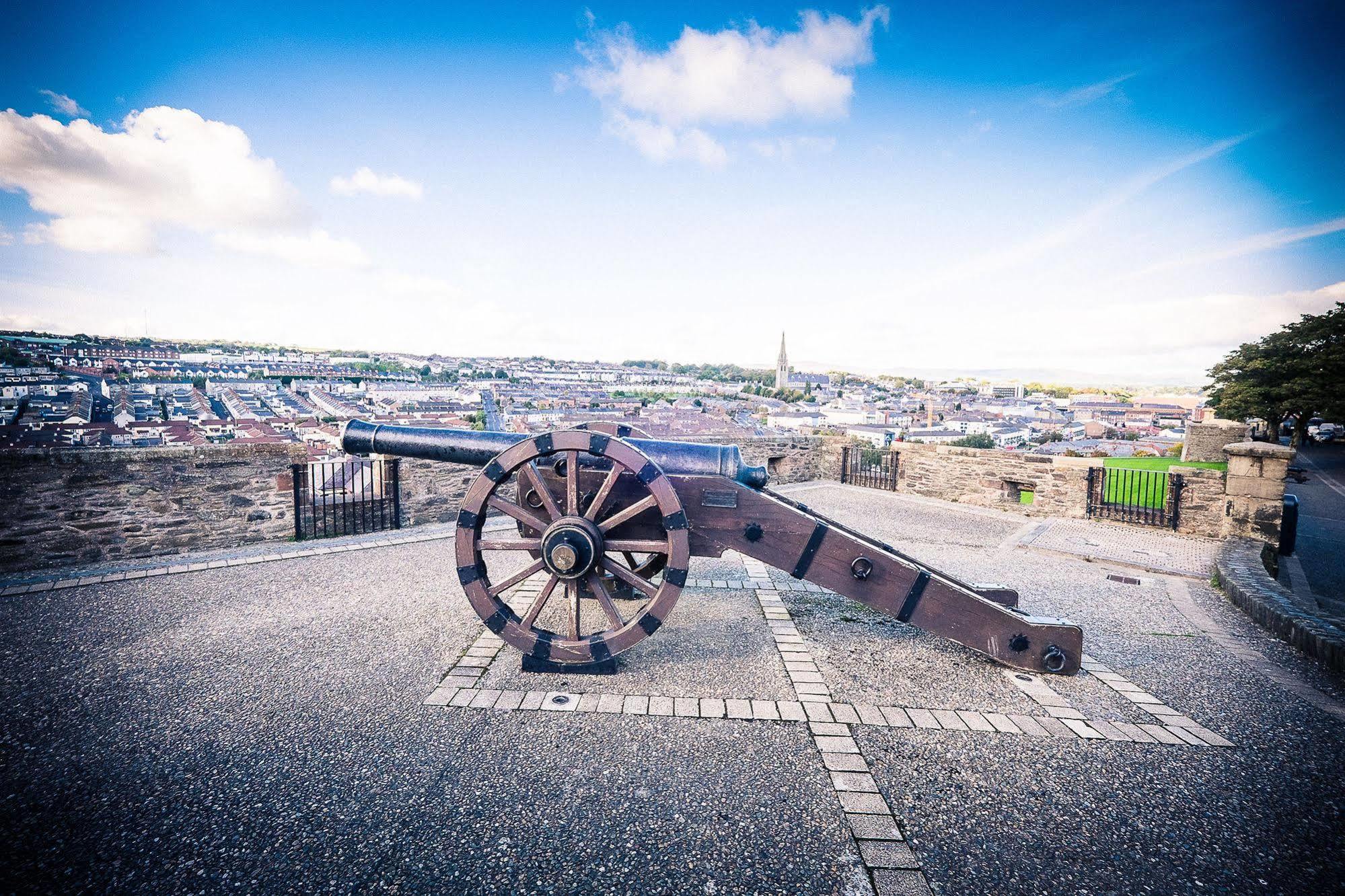 Travelodge Derry Экстерьер фото